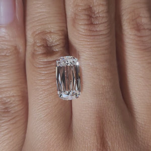 Hand-modeled video showing 5.114ct diamond's face-up size