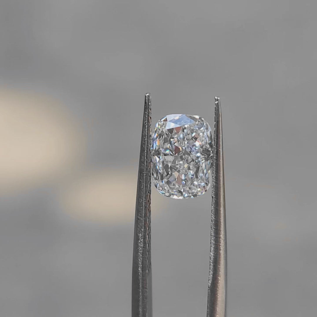 "Sunlight video showing 2.091ct cushion cut diamond's chunky facets"