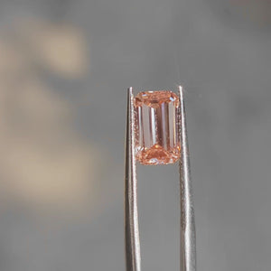 Outdoor video showing emerald cut's 'hall of mirrors' effect in pink