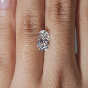 Romantic video of 2.05ct oval diamond on hand in candlelight