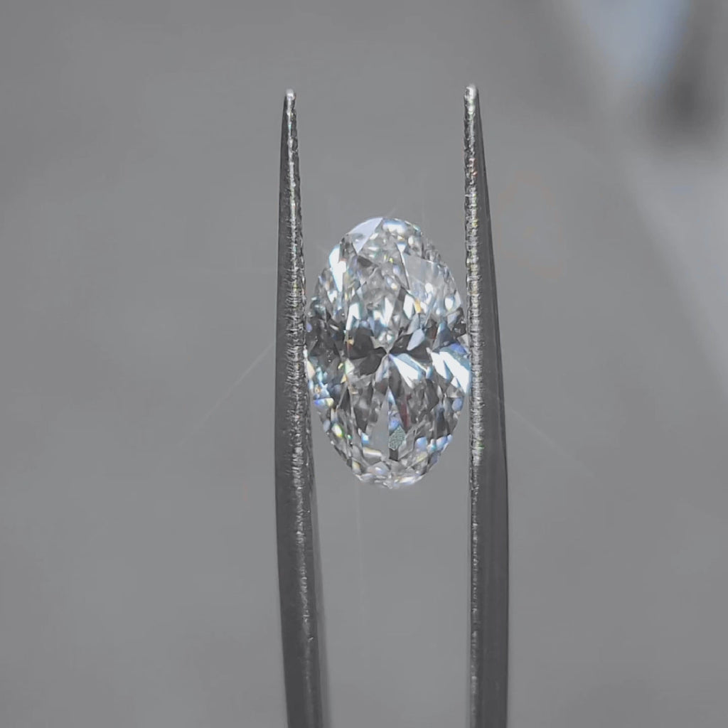 "Sunlight video showing 3.212ct oval cut diamond's D color brilliance"