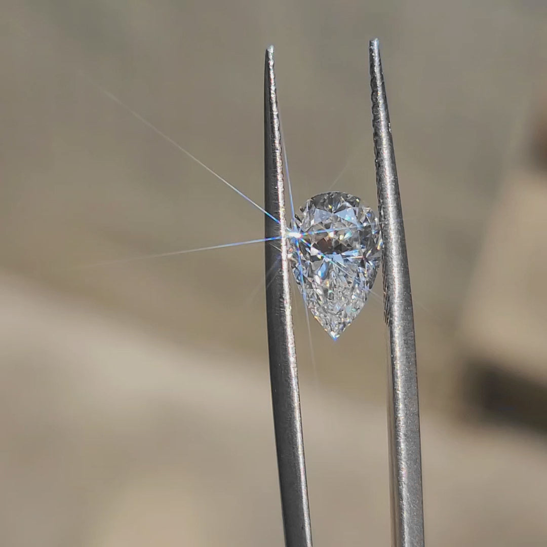 360° rotation video of 2.04ct pear diamond's ideal proportions