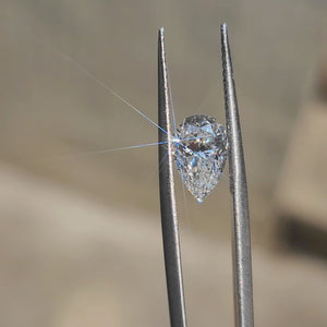 360° rotation video of 2.04ct pear diamond's ideal proportions