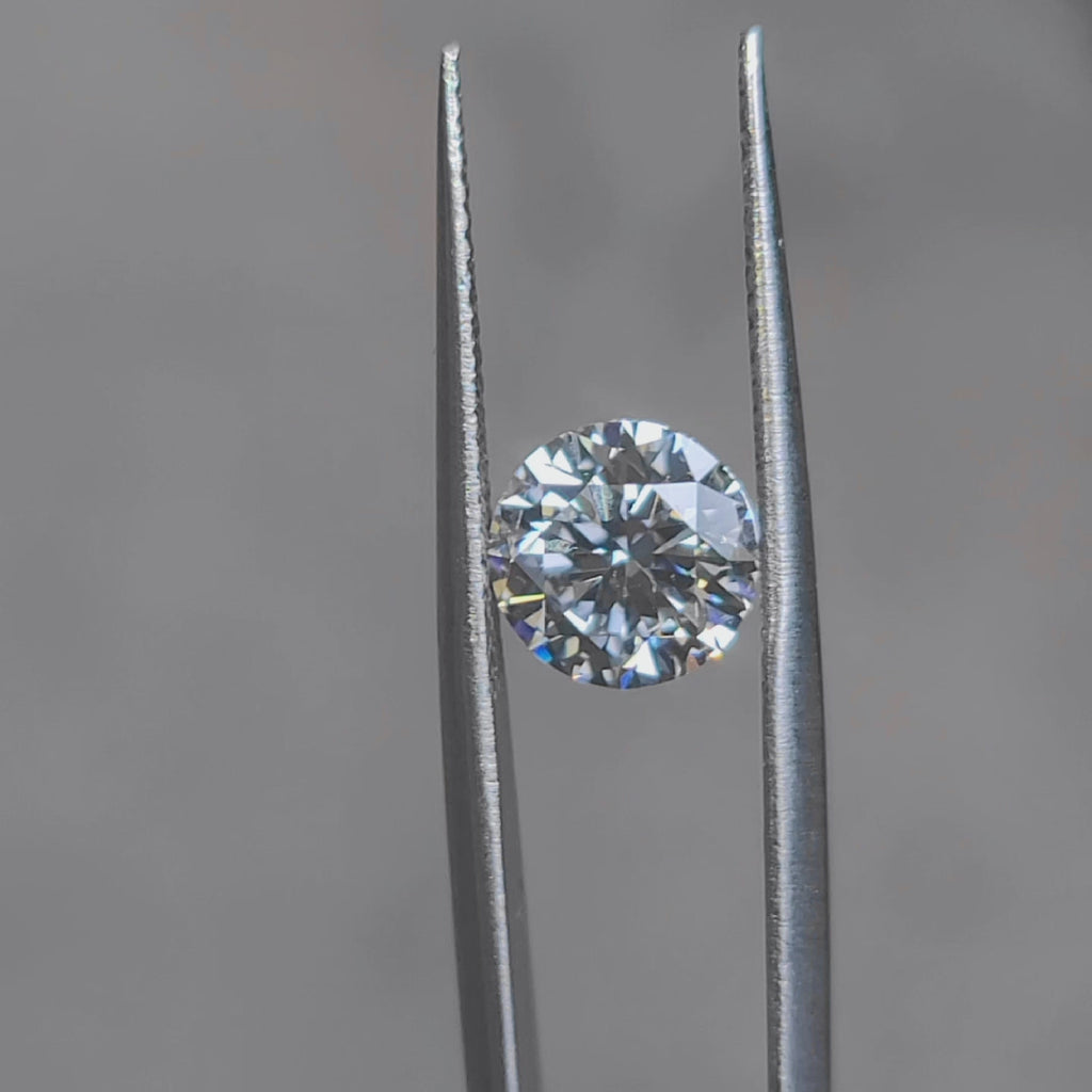 Sunlit video capturing 2.050ct round E color VVS2 diamond's impressive sparkle