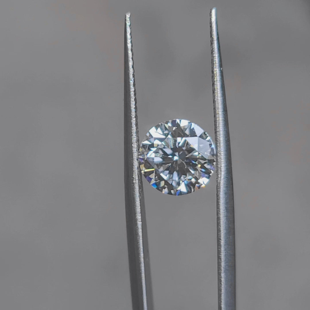 Sunlit video capturing 2.050ct round E color VVS2 diamond's impressive sparkle