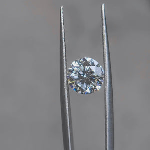Sunlit video capturing 2.050ct round E color VVS2 diamond's impressive sparkle