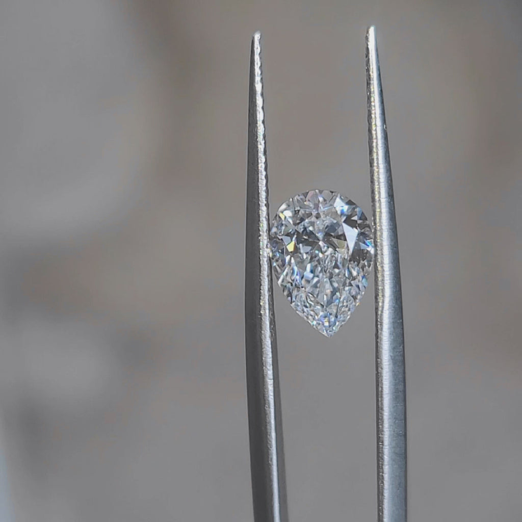 Outdoor video of 1.520ct pear cut's D color and teardrop shape