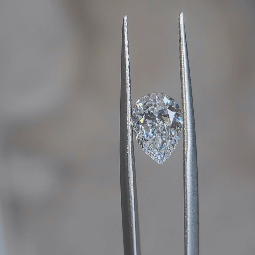 Outdoor video of 1.520ct pear cut's D color and teardrop shape