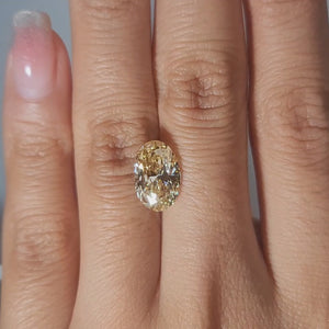 Hand-worn video demonstrating size and daily wear appearance