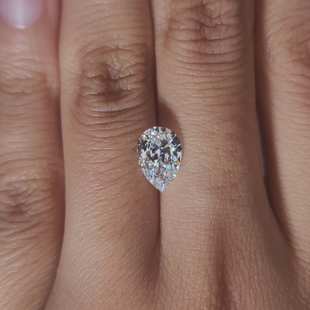 video of 1.520ct pear diamond in ambient light