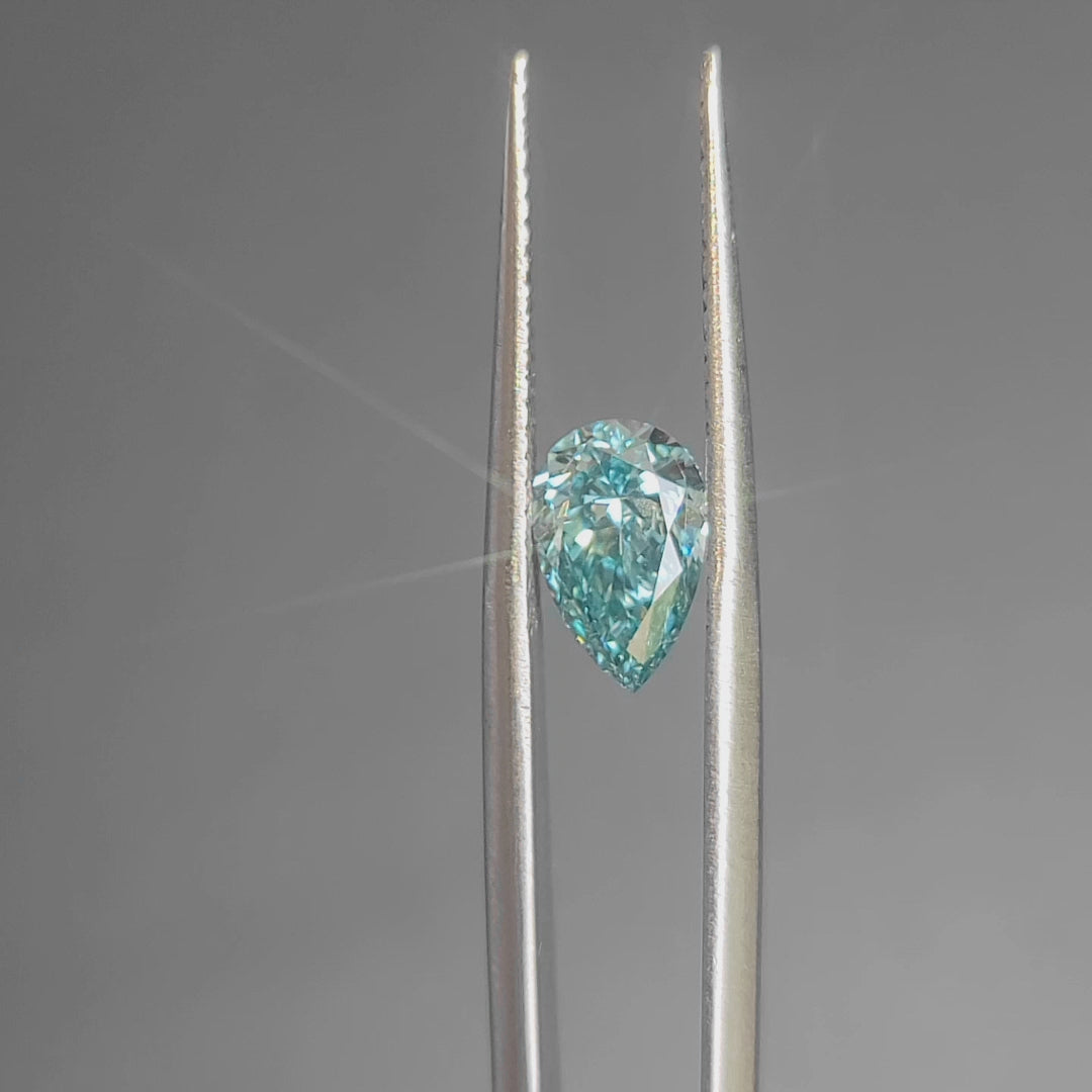Elegant video of 1.206ct pear cut's teardrop silhouette