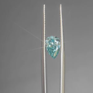 Elegant video of 1.206ct pear cut's teardrop silhouette