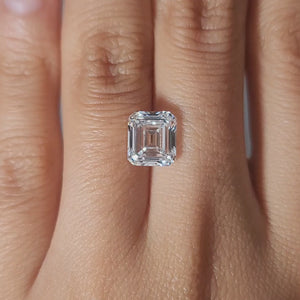 Art Deco-style video of 3.05ct Asscher diamond in warm lighting