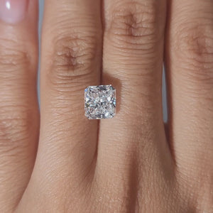 Modern video of 2.52ct radiant diamond in warm light