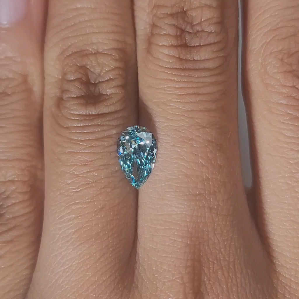 Close-up of 9.45mm diamond's vivid green color lab diamond