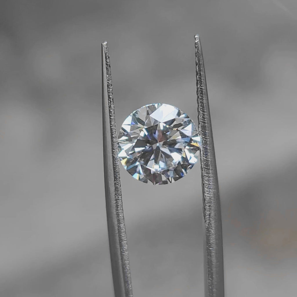 "Sunlight video showing 2.445ct round cut diamond's D color fire"