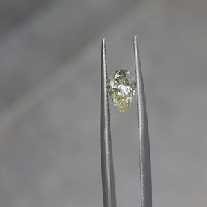 0.92ct pear shaped yellow diamond video showing teardrop shape in sunlight