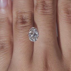video of 1.696ct oval diamond in ambient light