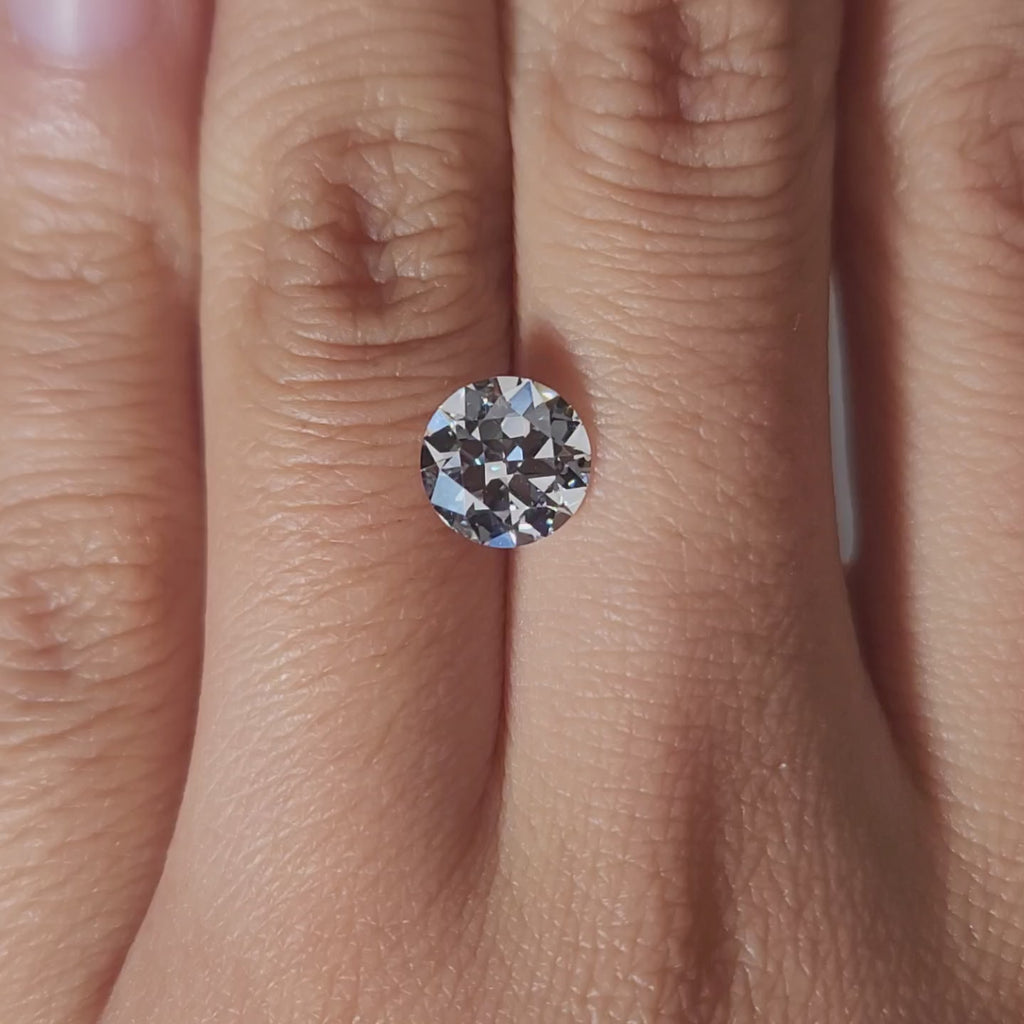 Classic solitaire video of 1.660ct round diamond in warm lighting