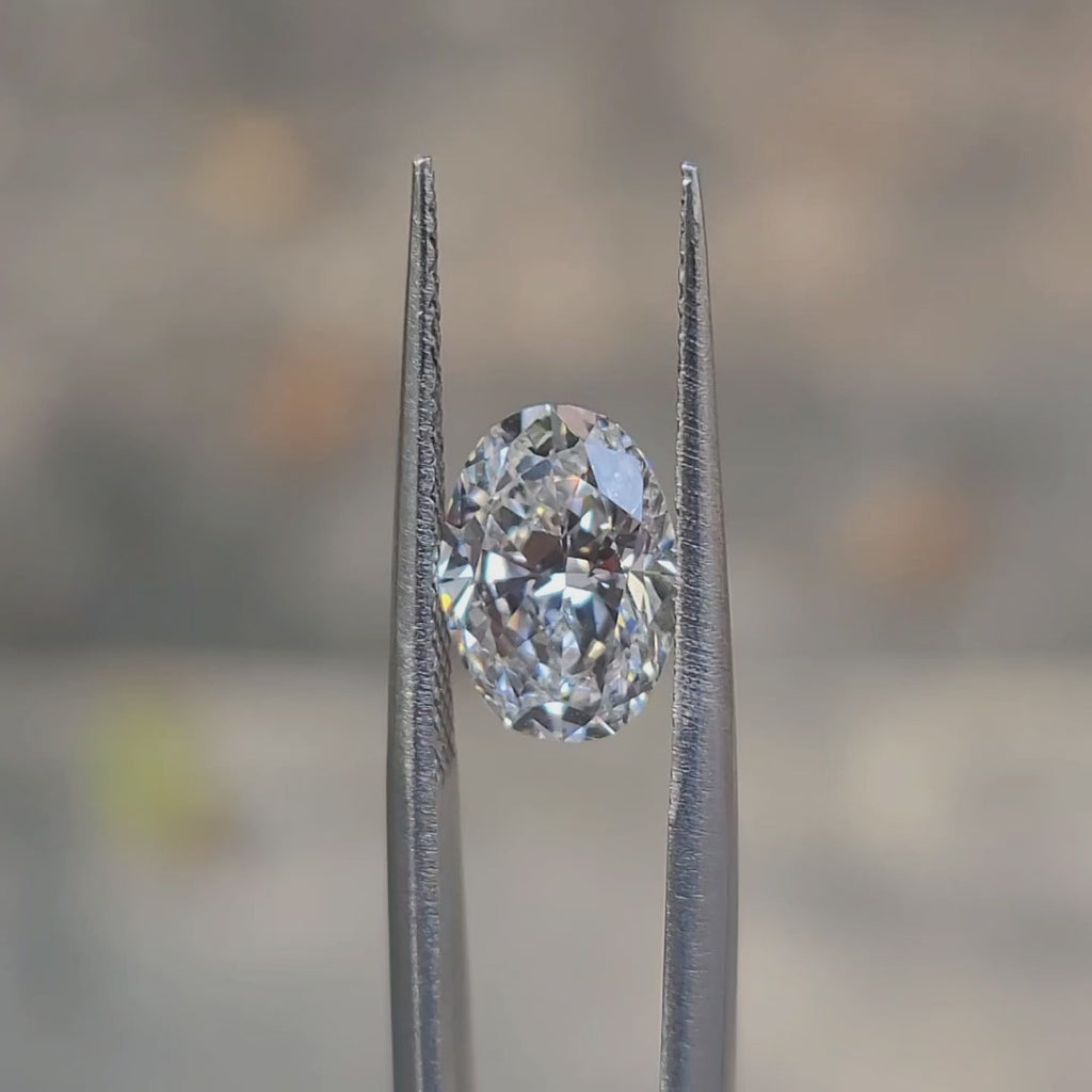 "Sunlight video showing 2.540ct oval cut diamond's brilliant fire"