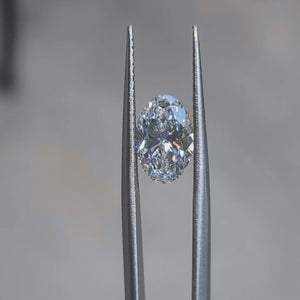 Sunlight video revealing 2.02ct oval G color VVS2 diamond's clarity