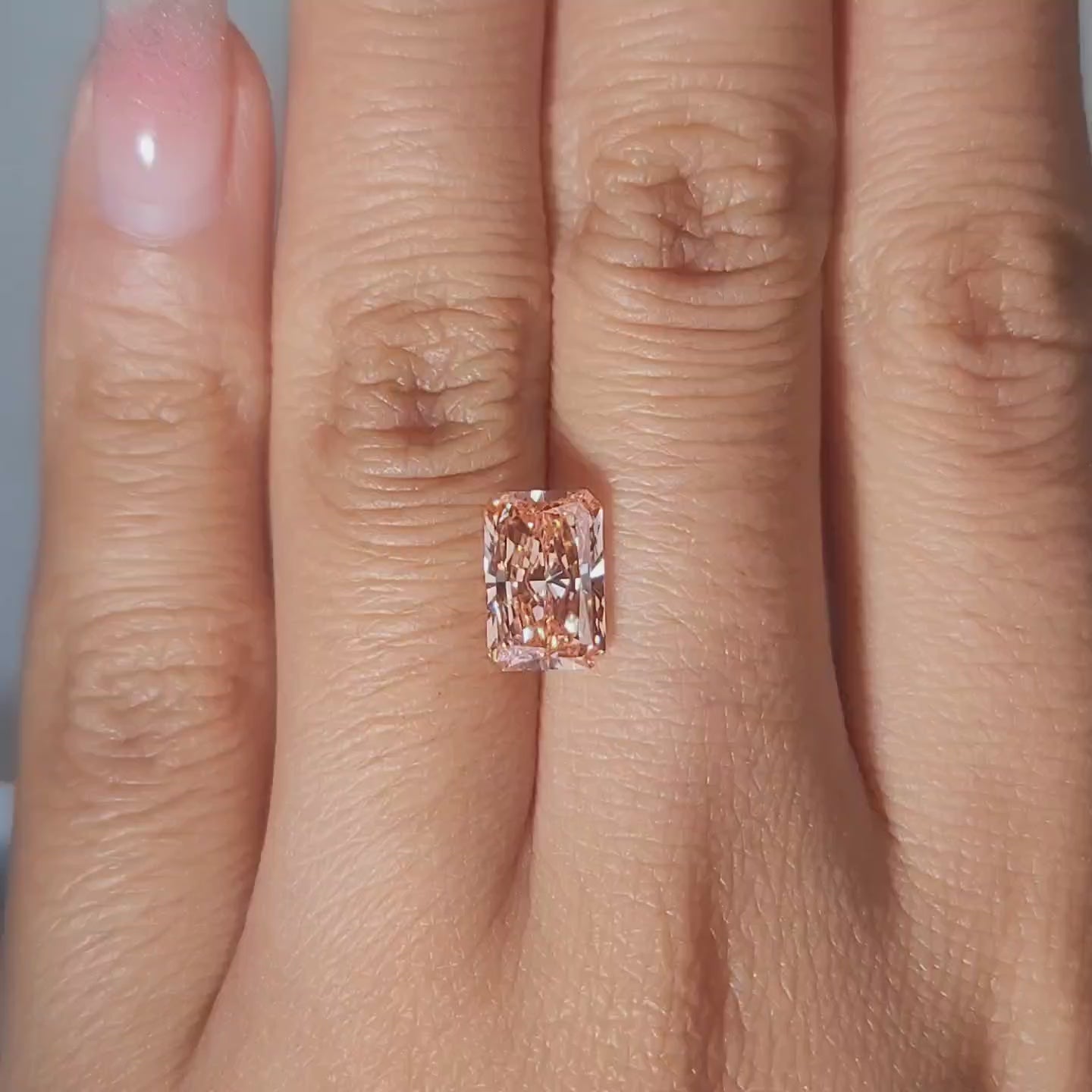 Warm indoor lighting video of the diamond on hand display