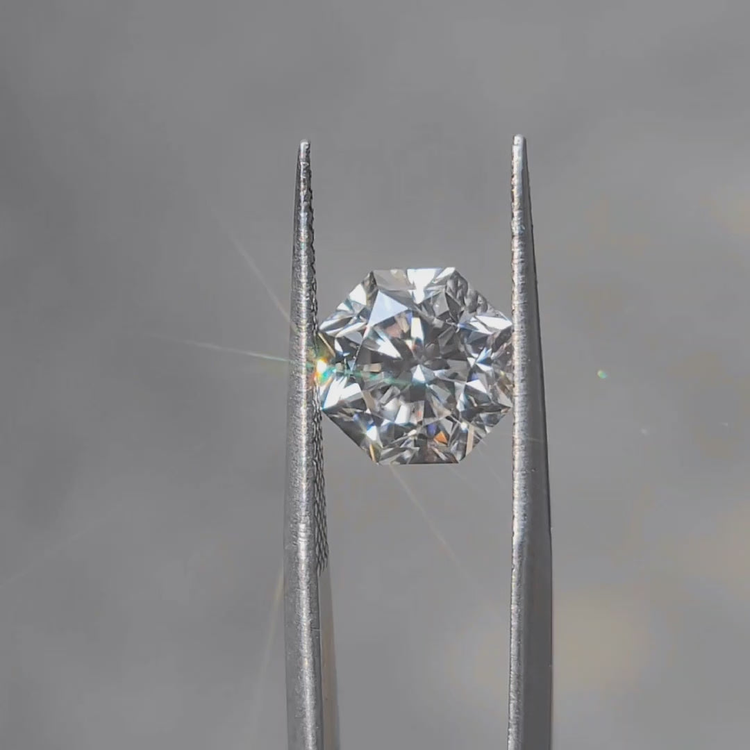 "Sunlight video showing 3.690ct modified octagon cut diamond's warm tone"