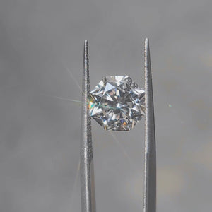 "Sunlight video showing 3.690ct modified octagon cut diamond's warm tone"