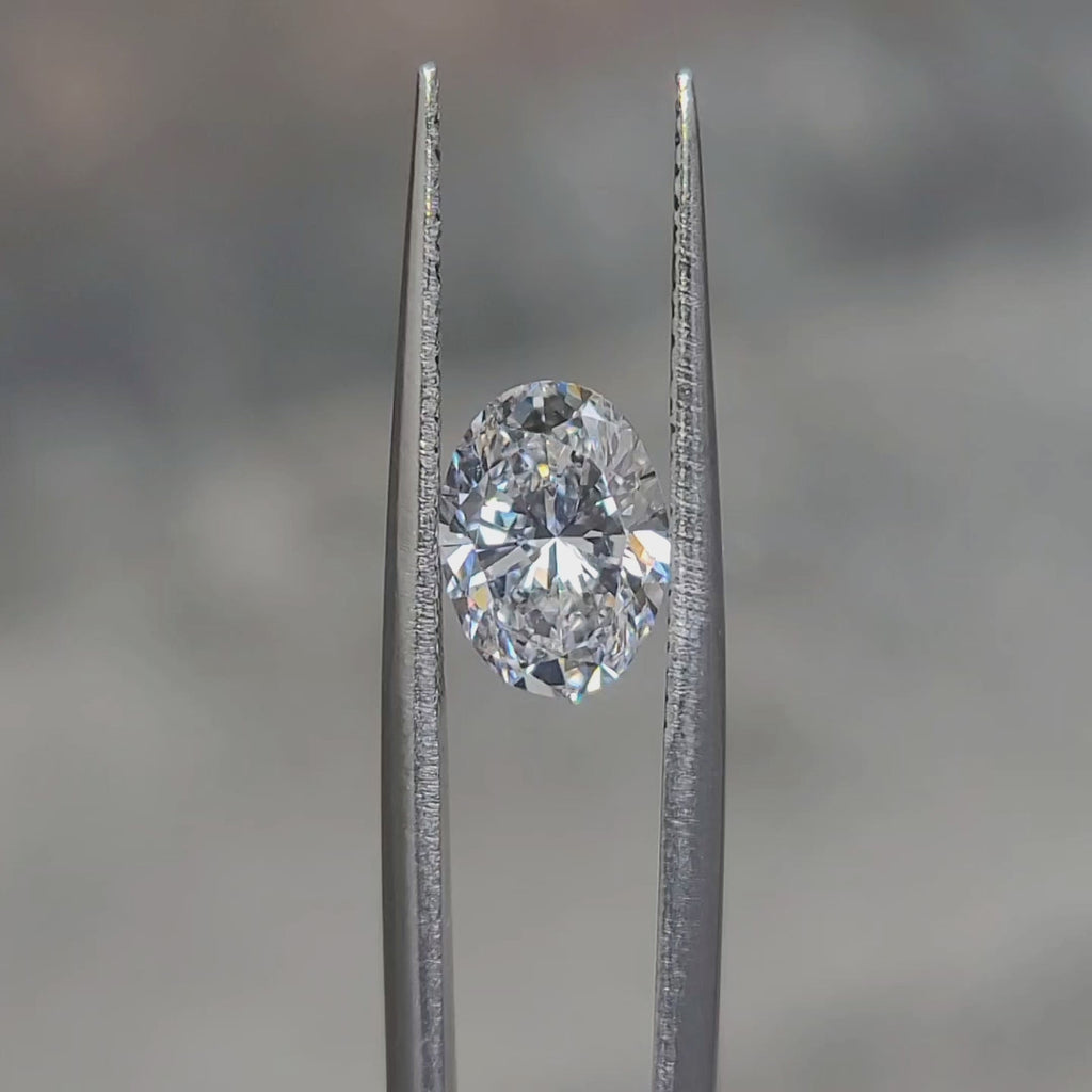"Sunlight video showing 2.009ct oval cut diamond's brilliant fire"