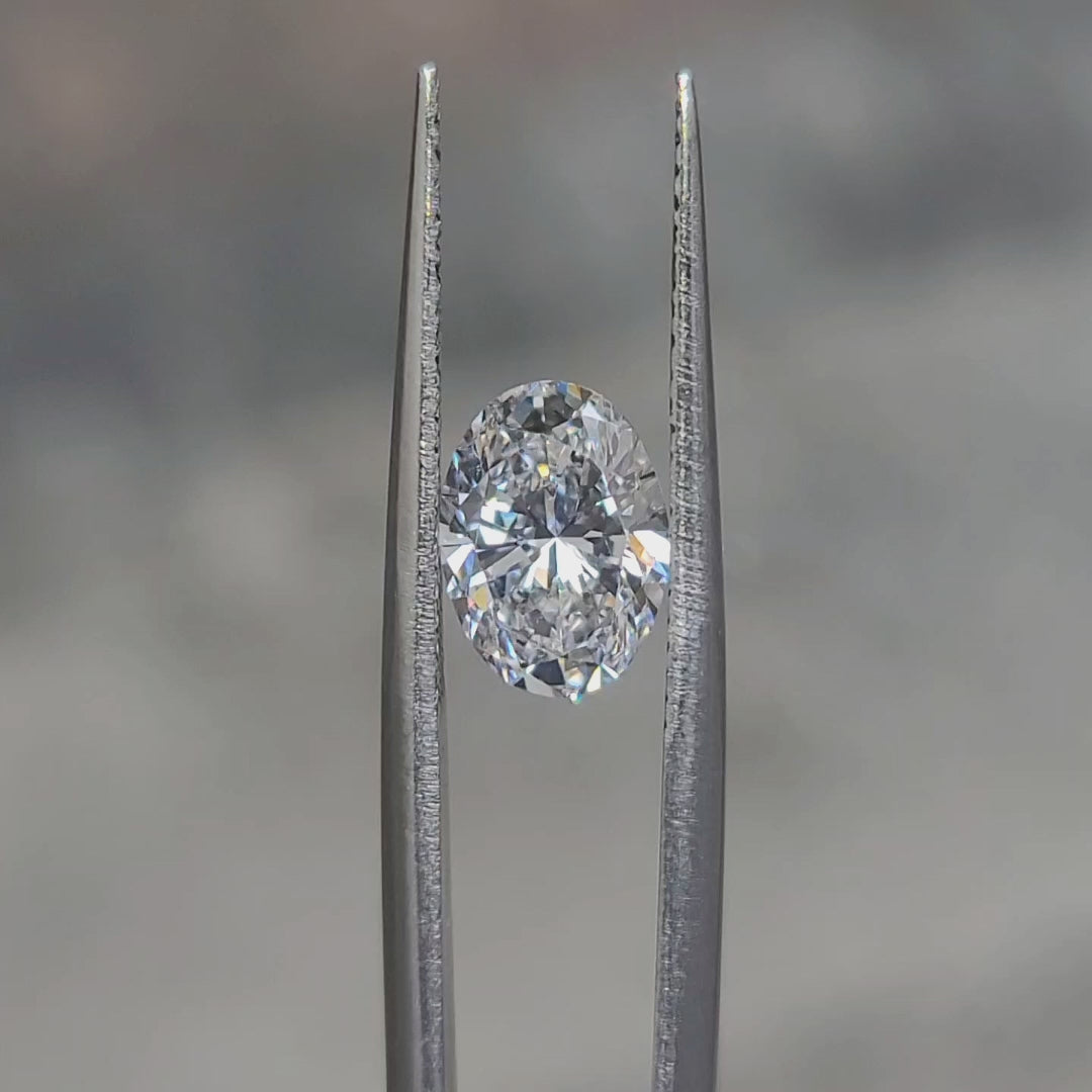"Sunlight video showing 2.009ct oval cut diamond's brilliant fire"