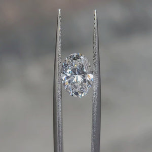 "Sunlight video showing 2.009ct oval cut diamond's brilliant fire"