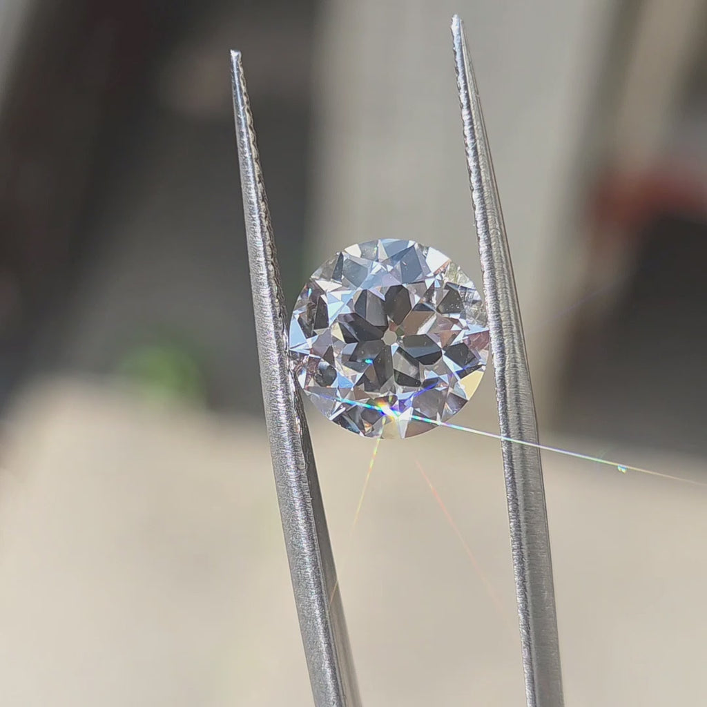 Outdoor sunlight reveals the charm of a 4.02ct round European cut lab diamond.