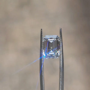 Sunlight video of 4.00ct emerald diamond's majestic presence