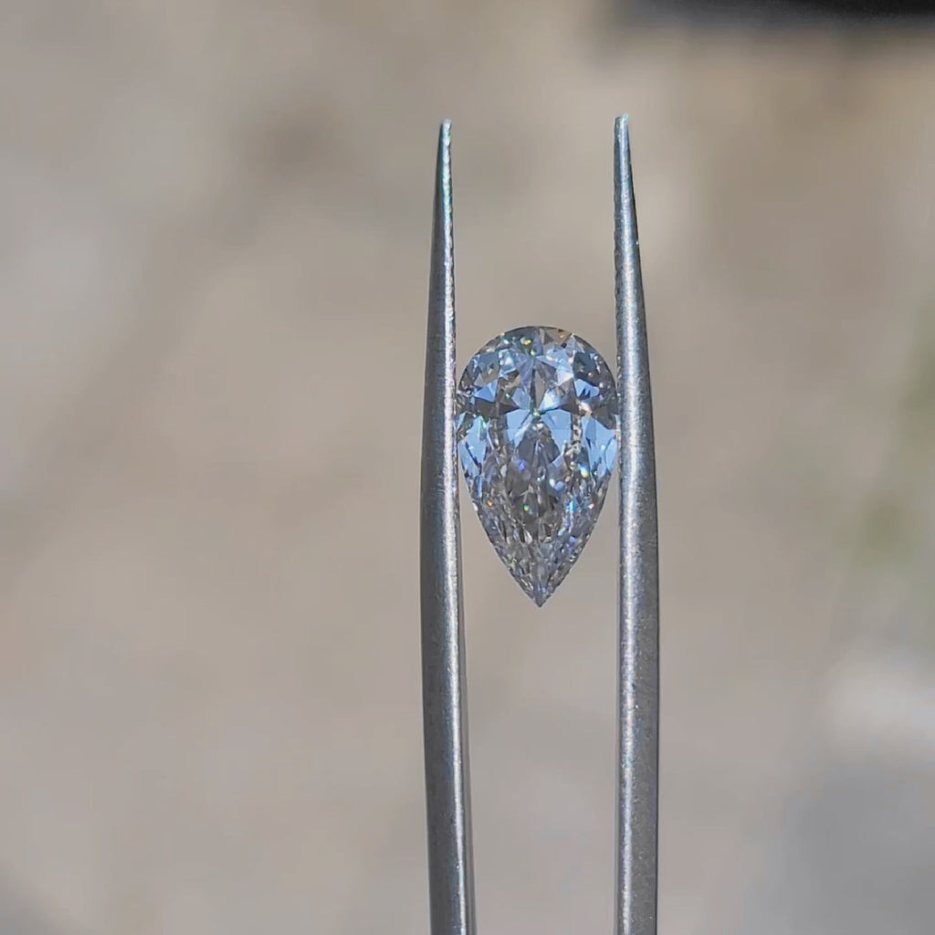Outdoor video of 2.927ct pear F color VVS1 diamond's elegant sparkle