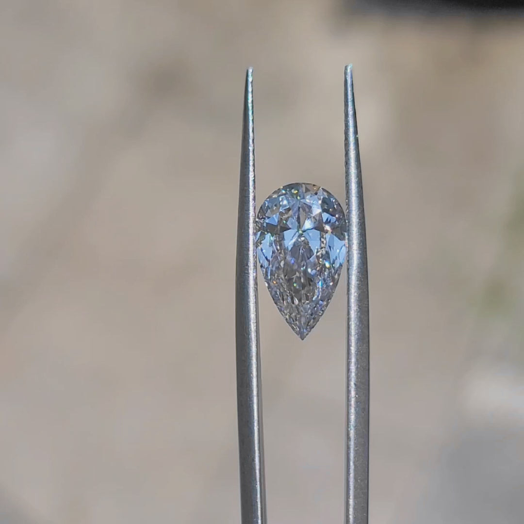 Outdoor video of 2.927ct pear F color VVS1 diamond's elegant sparkle