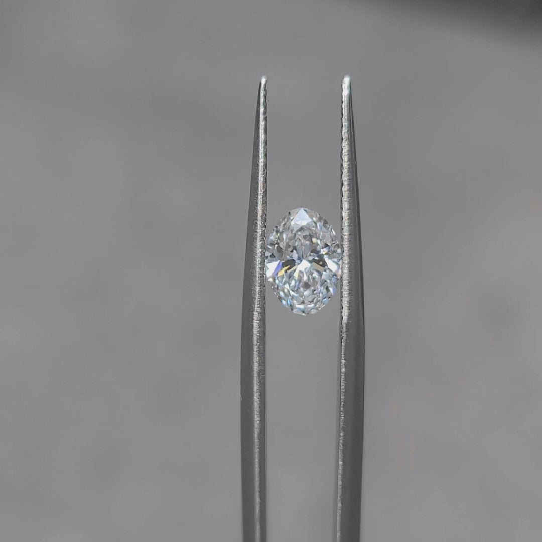 Sunlit video showcasing 1.01ct oval lab diamond's excellent cut in daylight