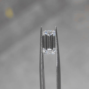 3.02ct emerald lab diamond (D/VVS1) in direct sunlight, displaying mirror-like facets