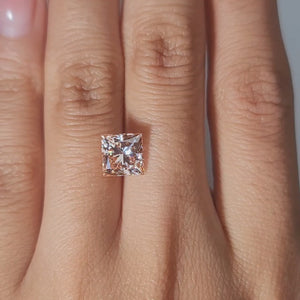 Hand-modeled video of 2.77ct princess diamond