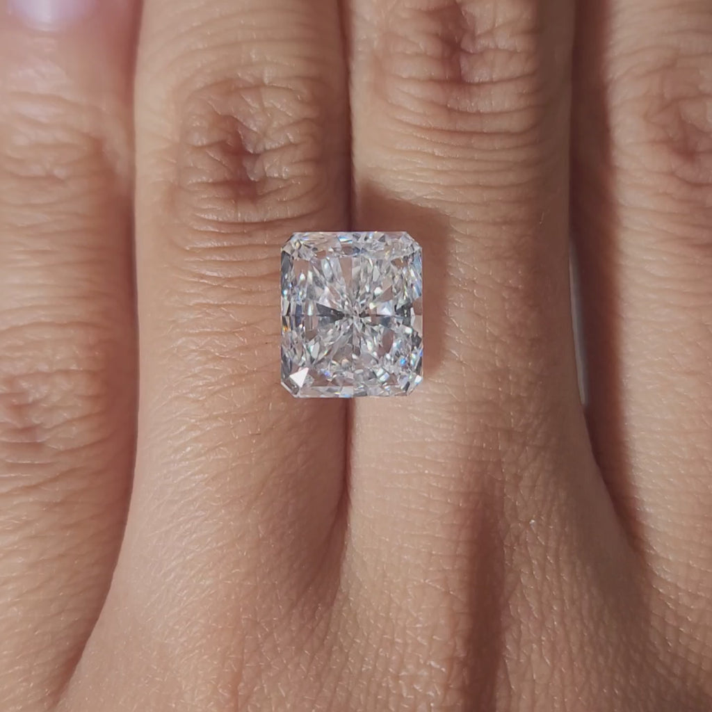 Statement ring video of 5.27ct radiant diamond in evening lighting