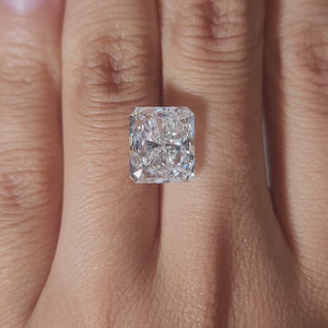 Statement ring video of 5.27ct radiant diamond in evening lighting