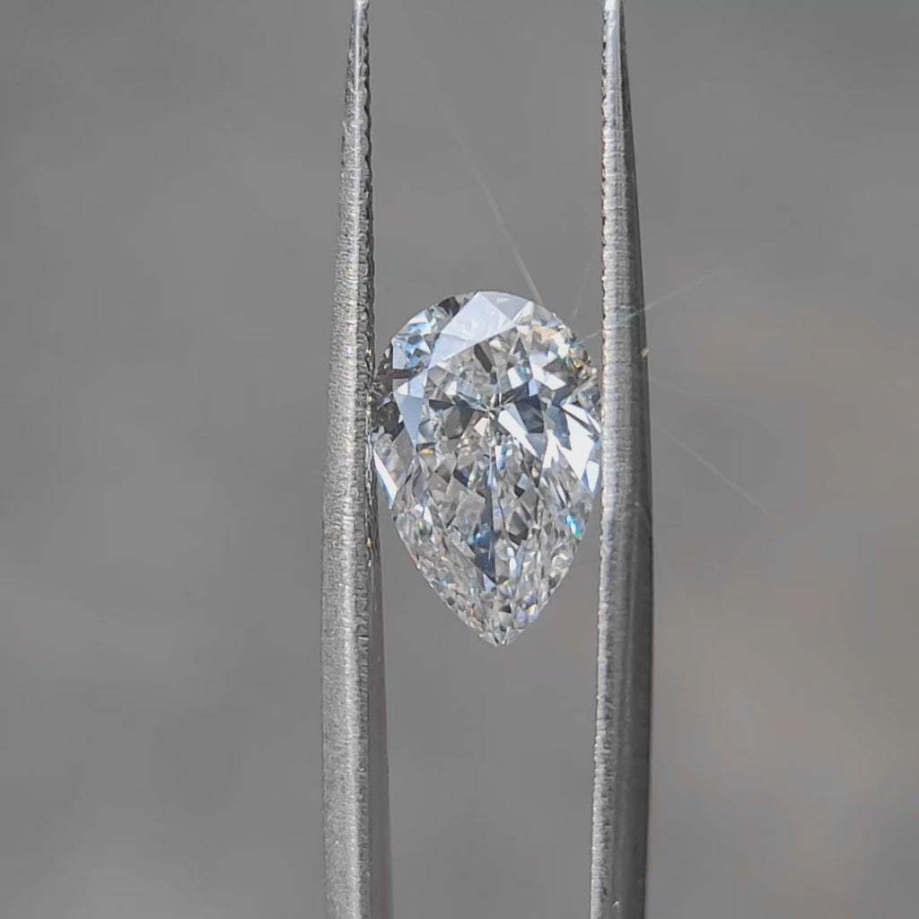"Sunlight video showing 3.011ct pear cut diamond's D color brilliance"
