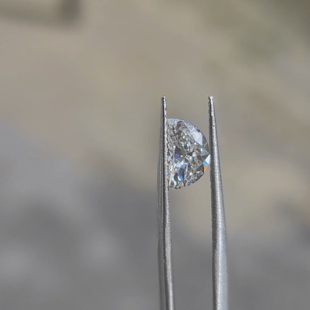 Outdoor video of 1.050ct half-moon diamond's curved brilliance