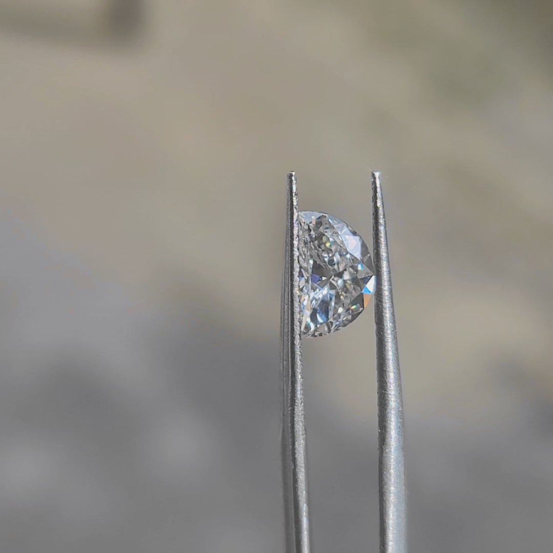 Outdoor video of 1.050ct half-moon diamond's curved brilliance