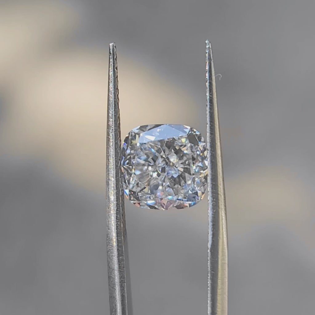 "Sunlight video showing 3.485ct cushion cut diamond's D color purity"