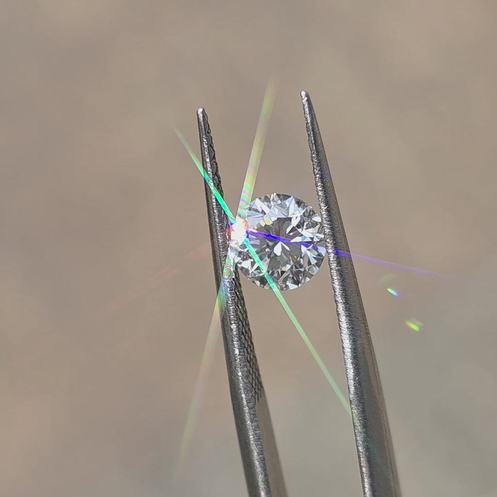 Outdoor sunlight reveals the fire of a 1.07ct Crown Arrow Cut™ lab diamond.