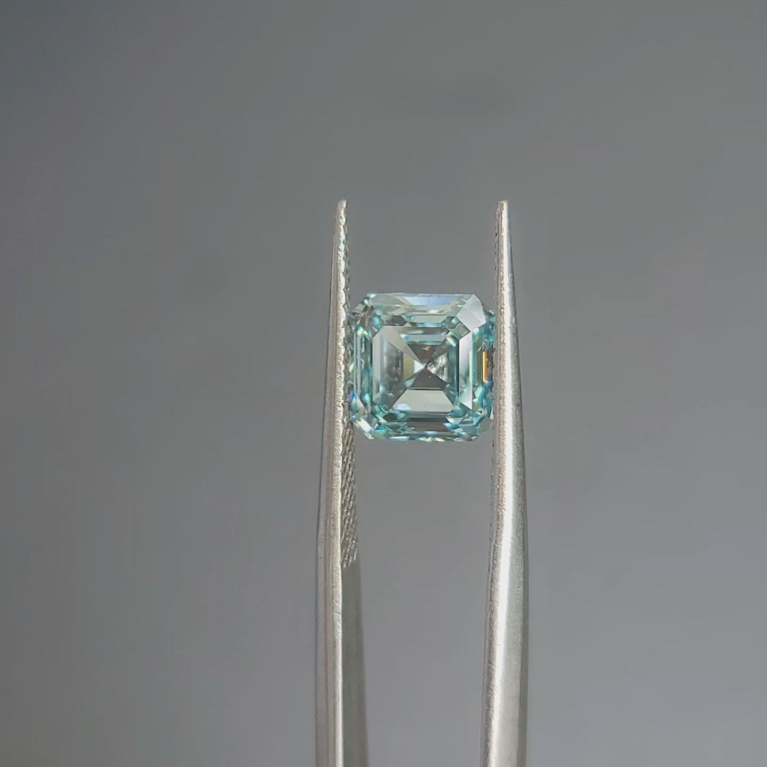 Art deco-style video of 3.030ct Asscher cut's geometric facets