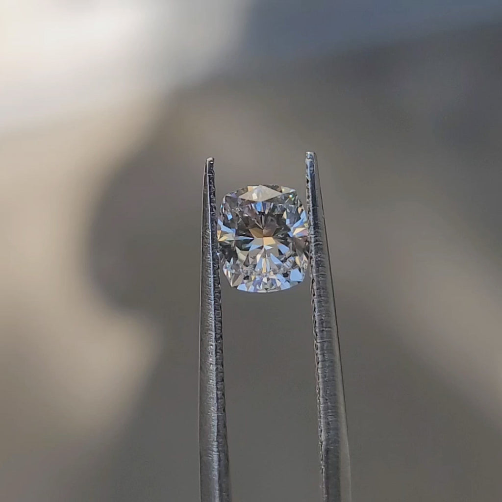 "Sunlight video showing 1.03ct cushion cut diamond's D color brilliance"