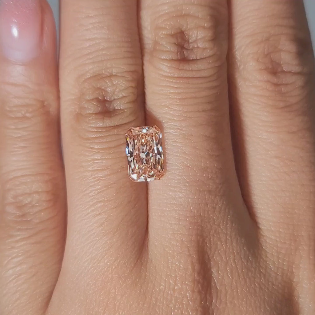 Hand-modeled video of 2.04ct pink diamond