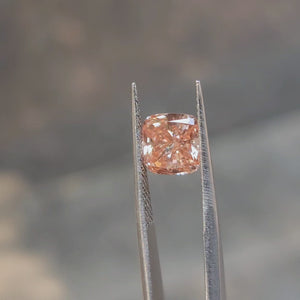 3.06ct cushion cut vivid pink diamond's color zoning in daylight