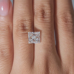 Modern video of 3.02ct princess diamond in warm lighting